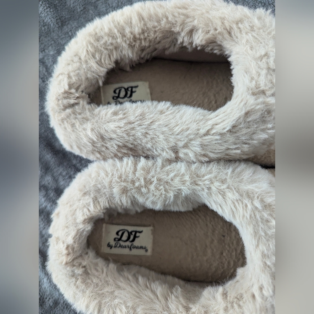 Dearfoam Slippers - Picture 2 of 9